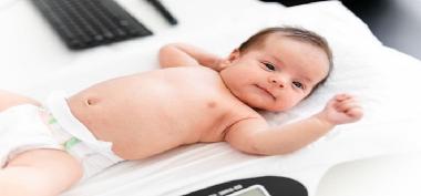 5 Tahapan Perkembangan Bayi Dan Cara Mengatasi Bayi Rewel Malam Hari  
